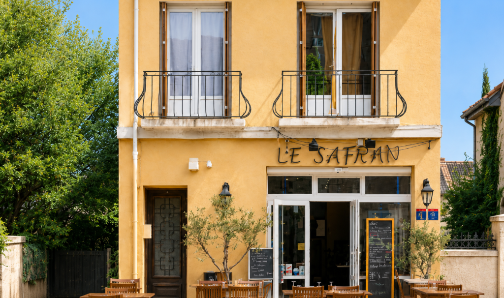 Le Safran, une adresse méditerranéenne où convivialité et authenticité se rencontrent à Trèts